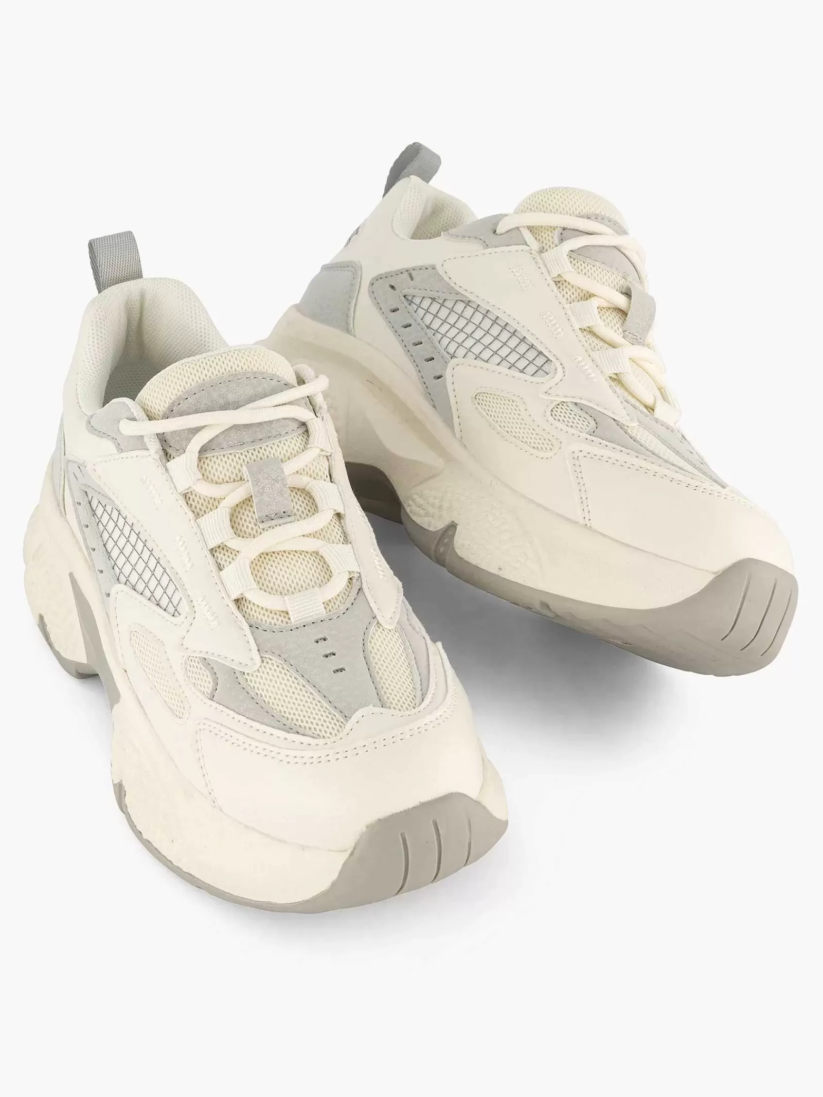 Hot Oxmox Weiser, Klobiger Sneaker